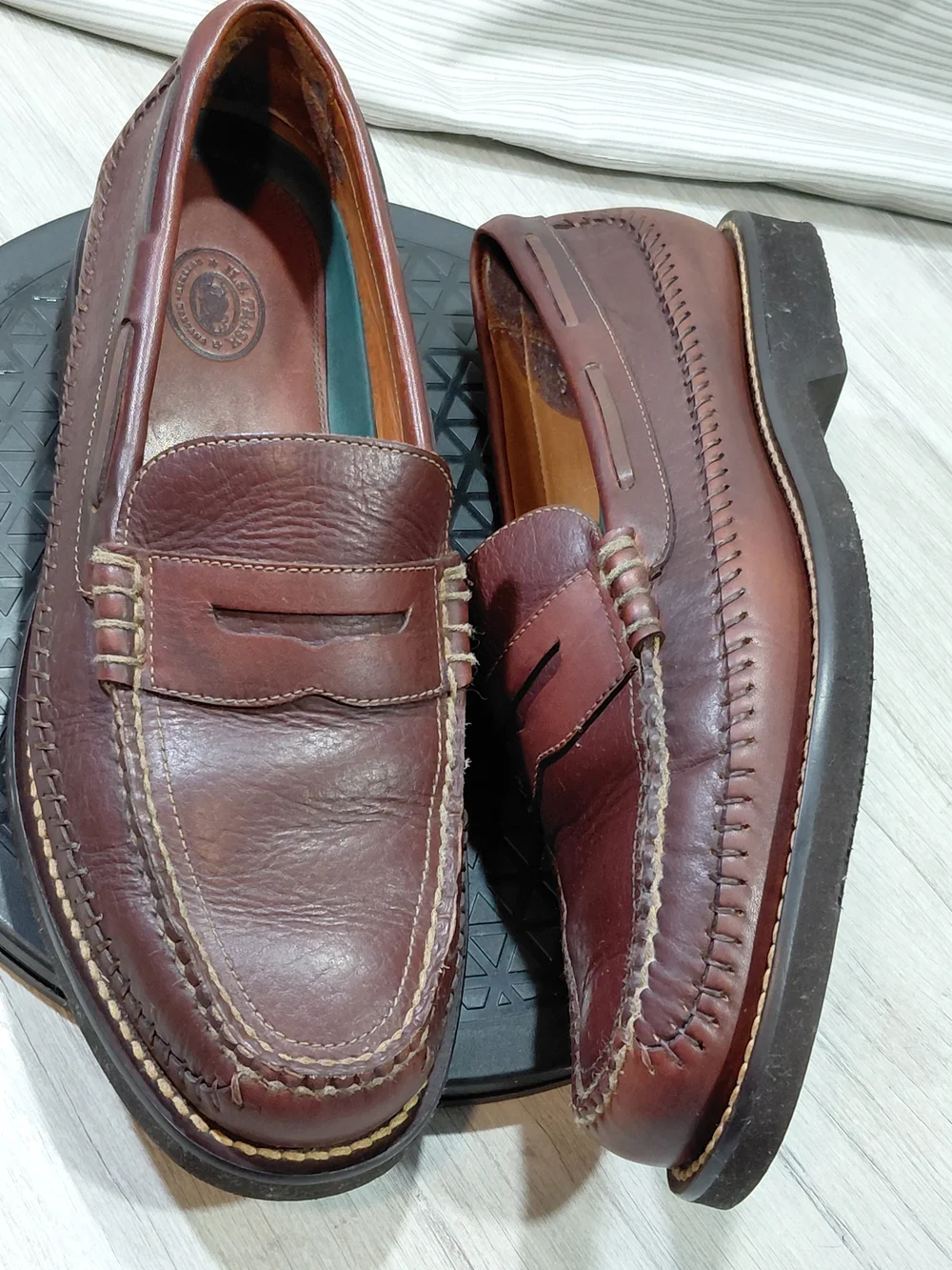H.S. Trask Men's Brown Leather Penny Loafers, Classic Slip On Moccasin SIZE M11